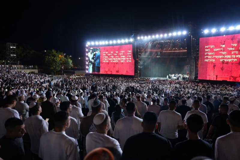 באדיבות המצלם