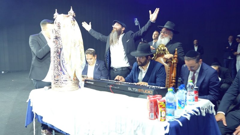 באדיבות המצלם