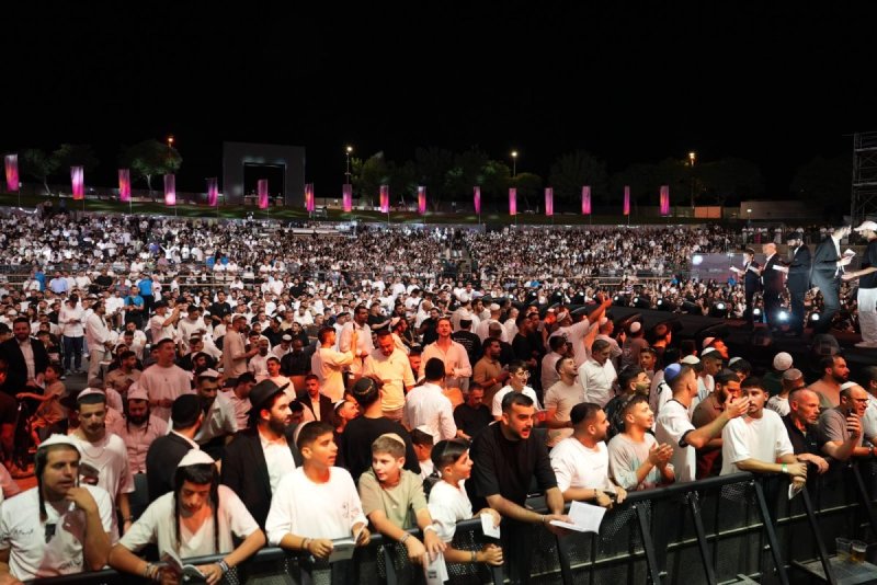 באדיבות המצלם
