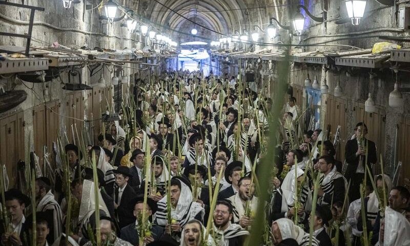 תיעוד מיוחד ומרהיב: מנהג הגאונים בסיבוב השערים בעיר העתיקה