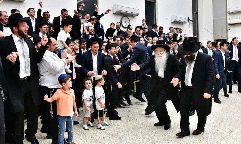 משכני אחריך נרוצה: שמחת בית השואבה ב'בית מאיר' הרקיעה שחקים