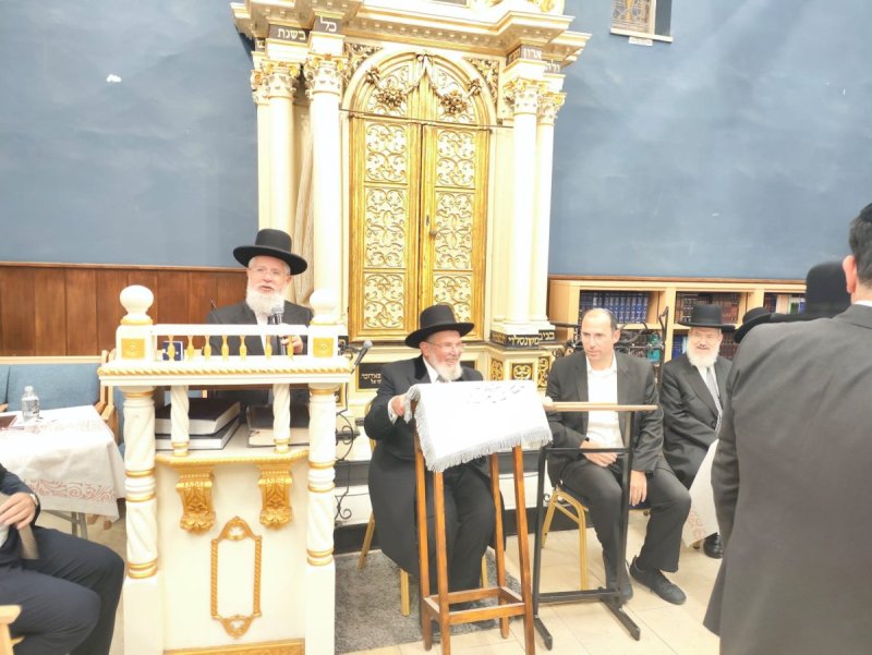 באדיבות המצלם