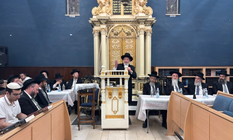 תיעוד: צמרת עולם הדיינות והרבנות בשמחת חג אצל נשיא מועצת הרבנות הראשית