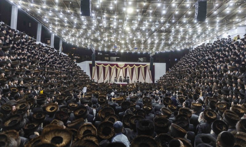 אושפיזין דאהרן הכהן: אלפים בשמחה הגדולה בחצר באיאן