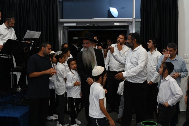באדיבות המצלם