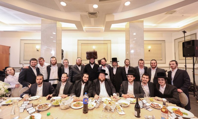 כך חגגה תעשיית המוזיקה החסידית את שמחת ה'וואך נאכט' בערב החג | צפו
