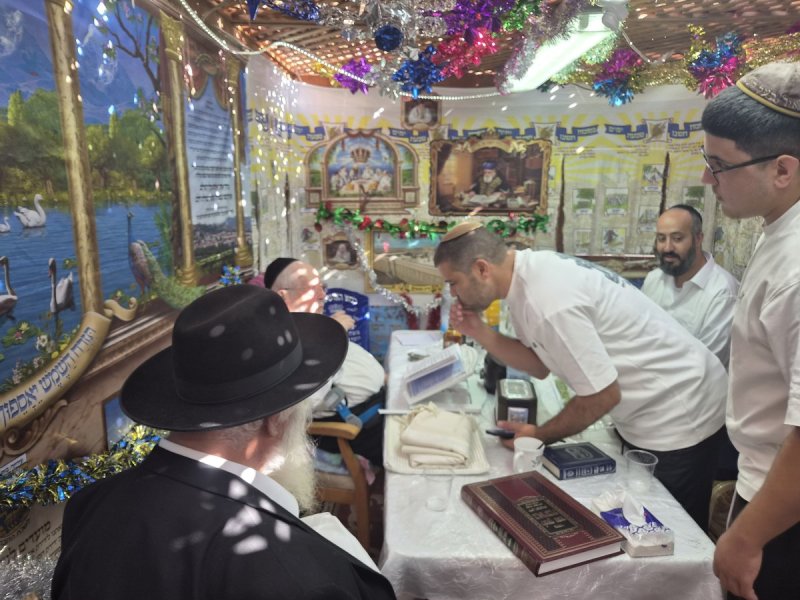 באדיבות המצלם