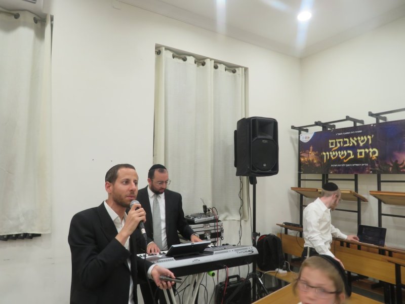 באדיבות המצלם