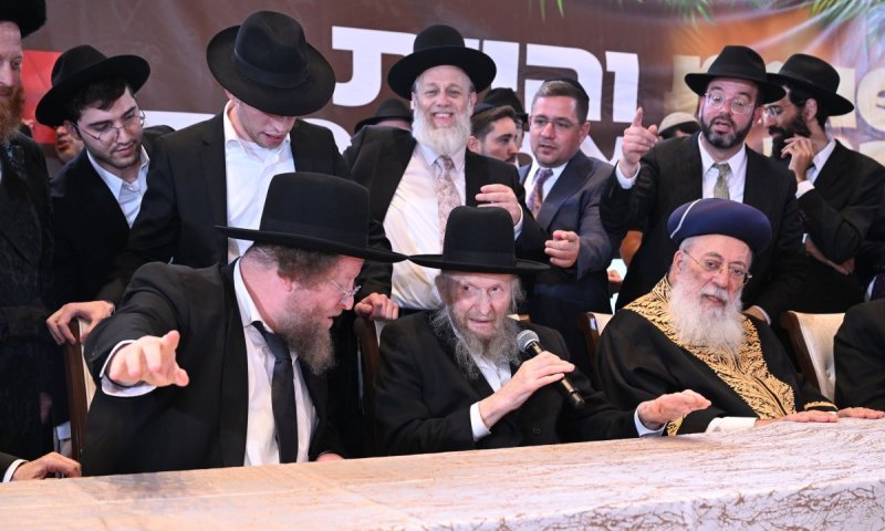 לראשונה בירושלים: שמחת בית השואבה המרגשת של 'עזר מציון'