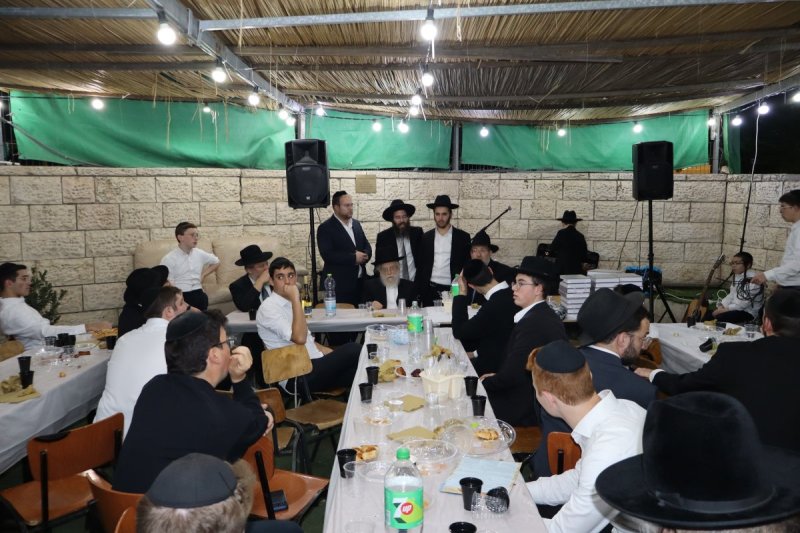 באדיבות המצלם