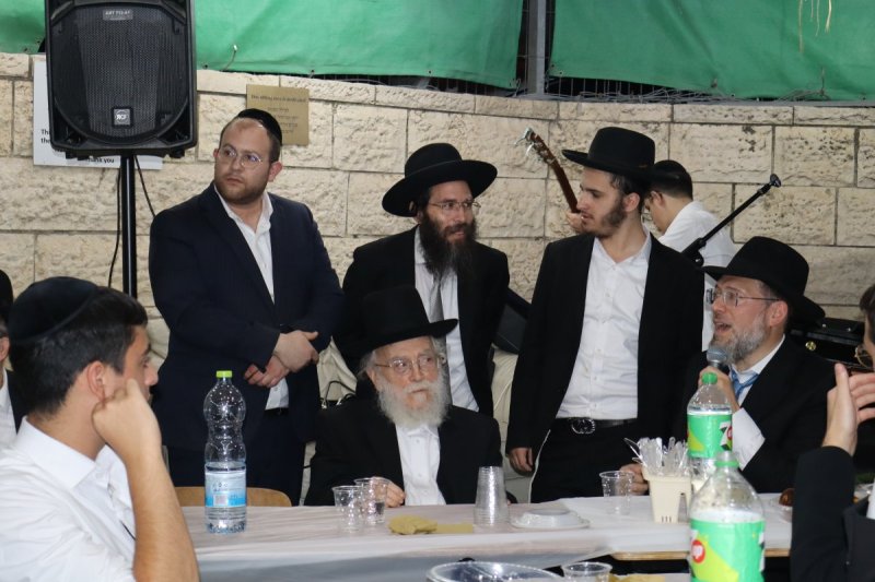 באדיבות המצלם