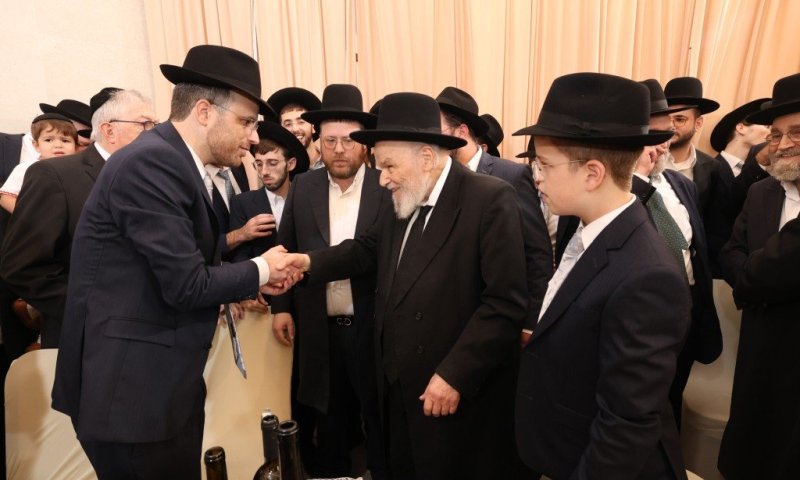 גדולי ישראל ואישי ציבור נהרו לבר מצווה לבנו של מוישי רבר