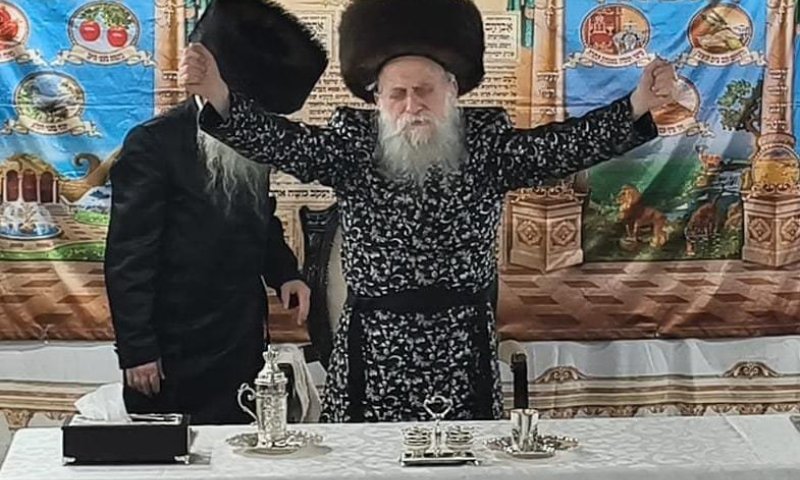ימי ירח האיתנים בחצר הקודש בוטושאן