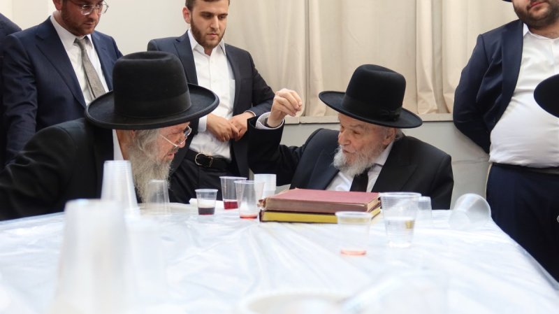 באדיבות המצלם