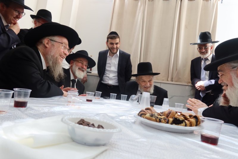 באדיבות המצלם
