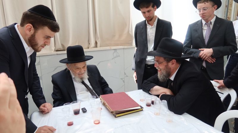 באדיבות המצלם