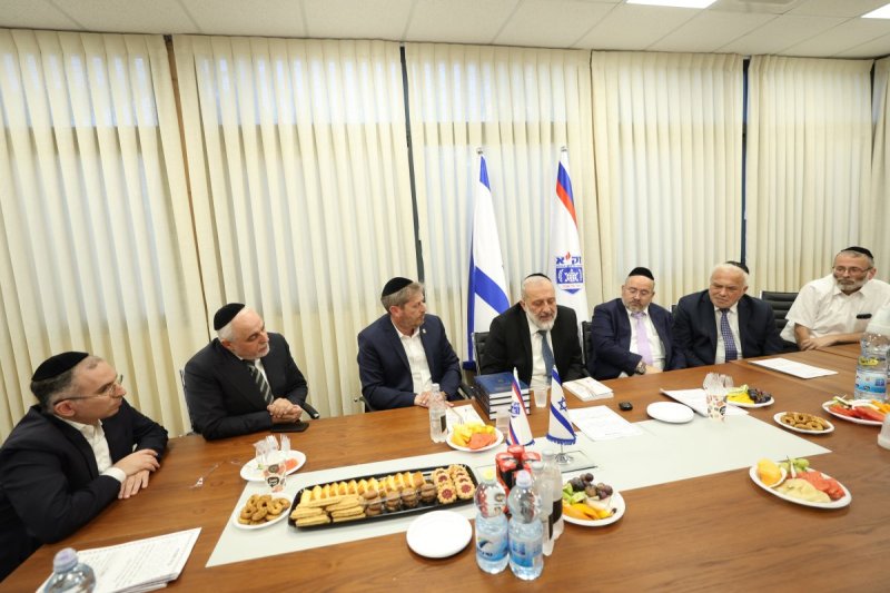 יחצ