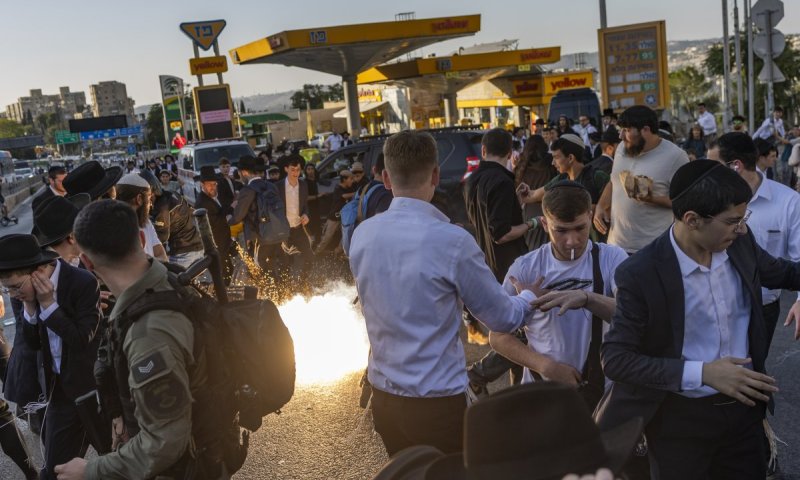 רימון הלם הושלך לעבר מפגין בירושלים - ופגע בו ישירות