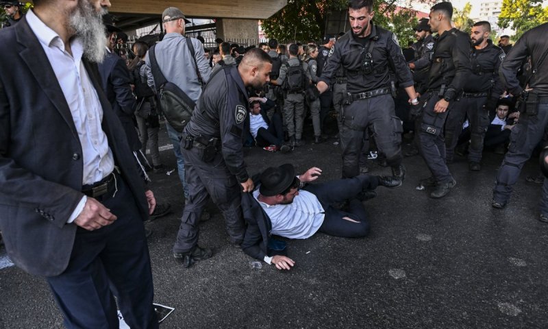 לאחר שעה וחצי של הפגנות על מעצרי העריקים: המשטרה הצליחה לפנות את המפגינים מהנתיב