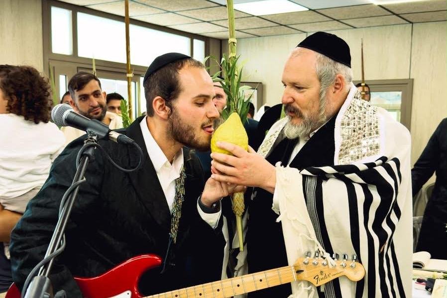 באדיבות המצלם