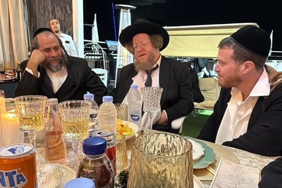 באדיבות המצלם