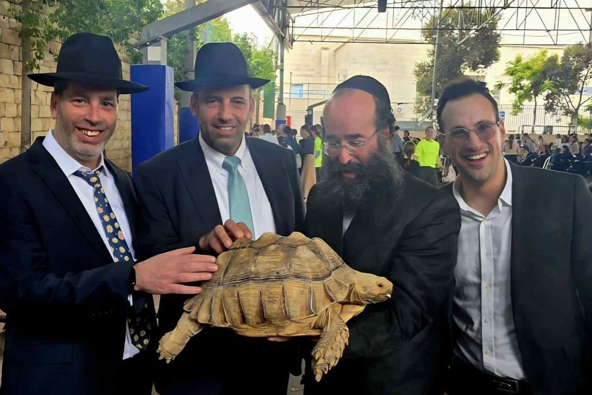 באדיבות המצלם