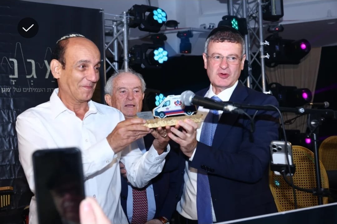 באדיבות המצלם