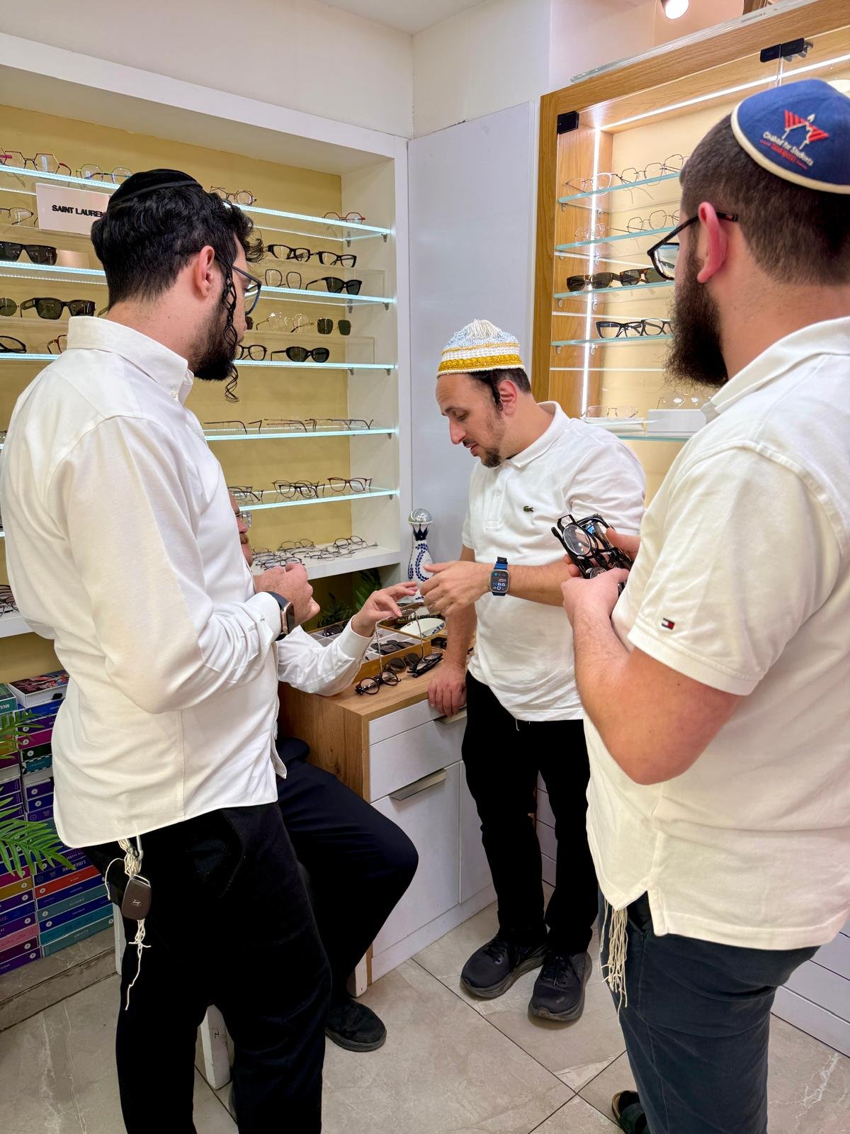 באדיבות המצלם