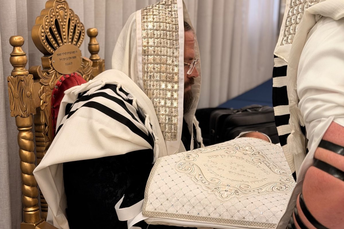 באדיבות המצלם