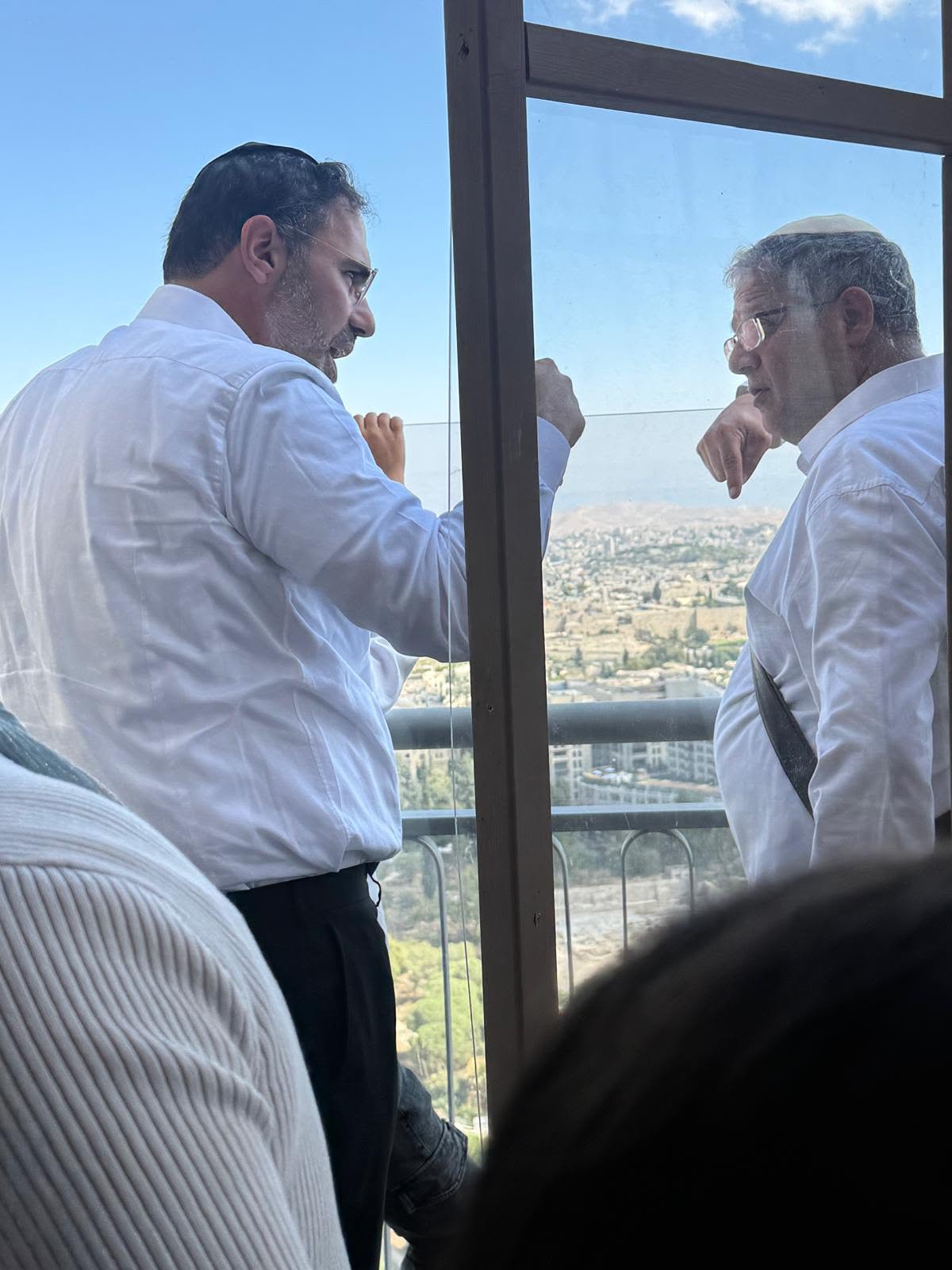 באדיבות המצלם