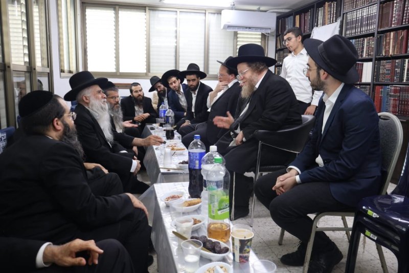 באדיבות המצלם