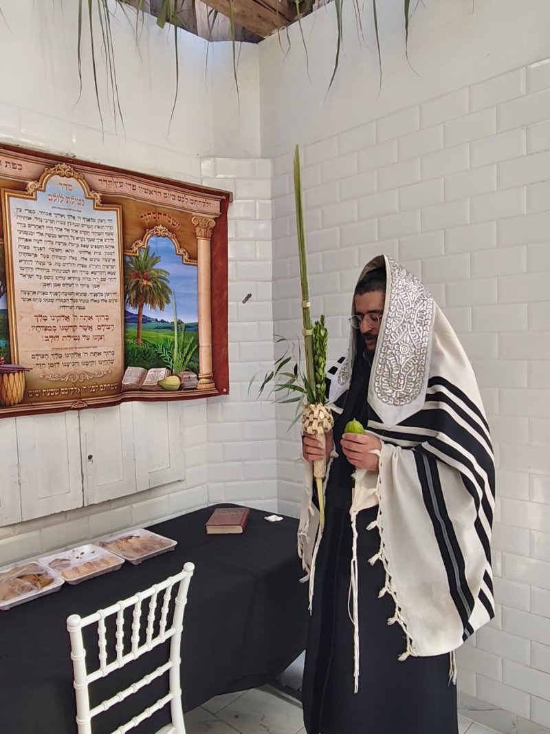באדיבות המצלם