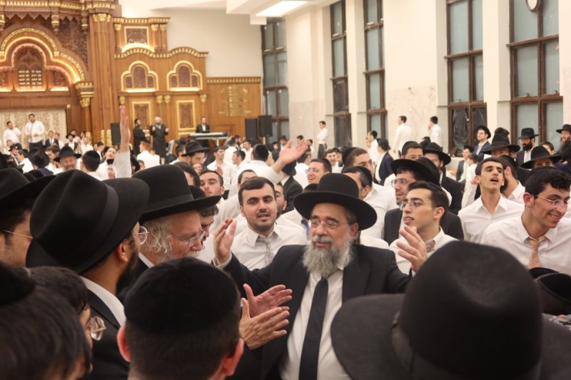 באדיבות המצלם