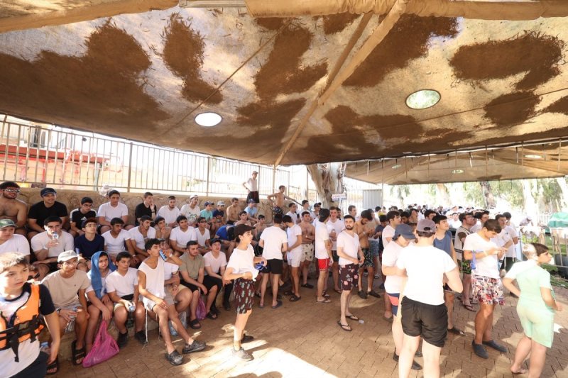 באדיבות המצלם