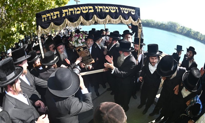 אלפים בציון החתם סופר: הכנסת ספר תורה, מקווה חדש וסיום הש"ס