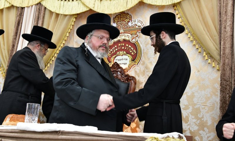 שטיח אדום נפרס: נכד האדמו"ר מבעלזא הגיע לחגוג בישיבה באשדוד
