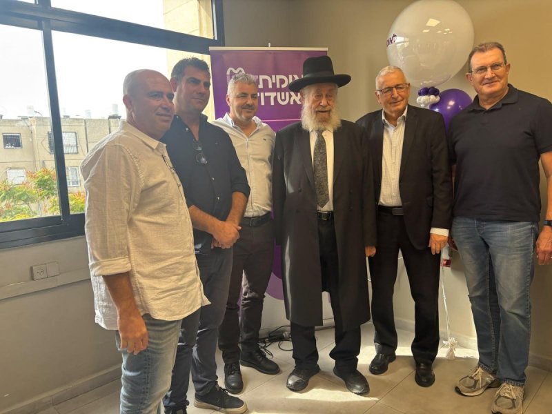 יחצ