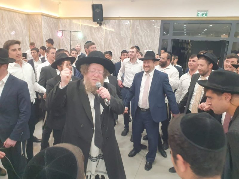 באדיבות המצלם