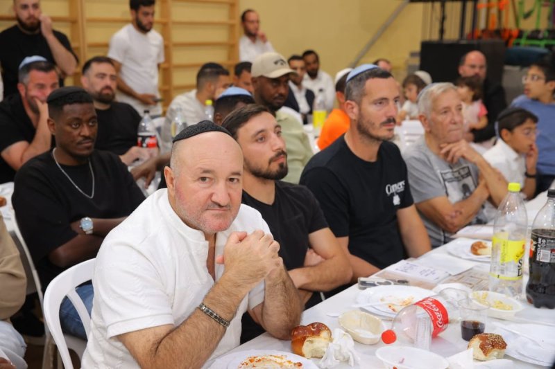 באדיבות המצלם