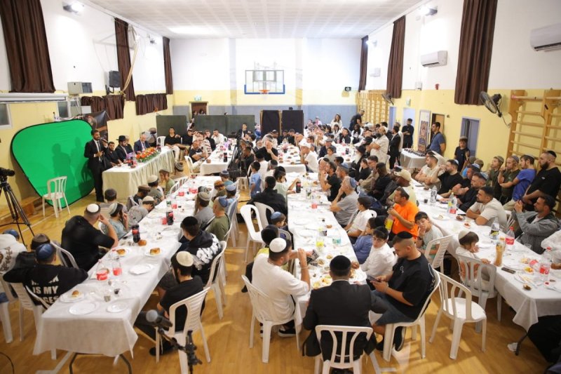 באדיבות המצלם