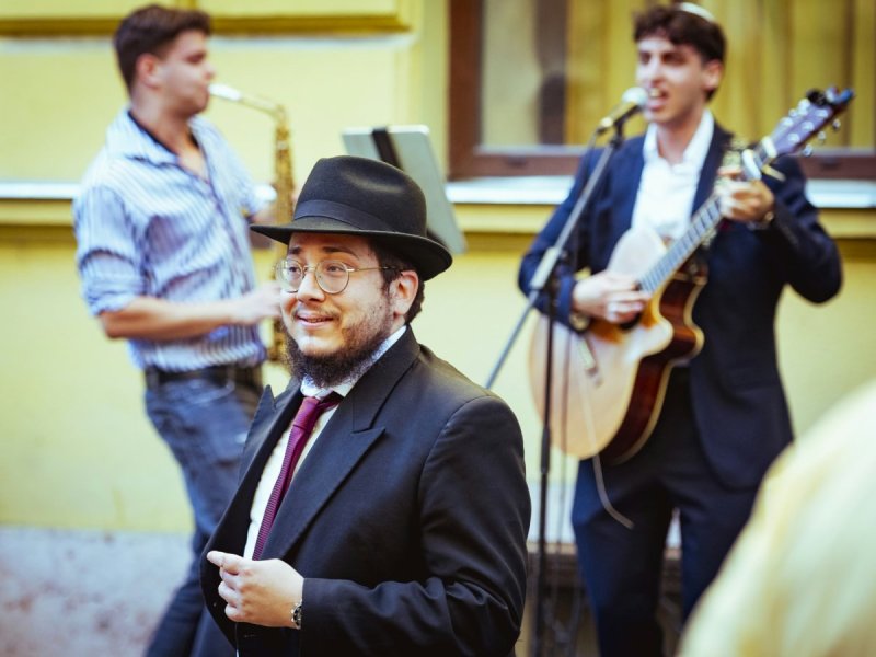 באדיבות המצלם