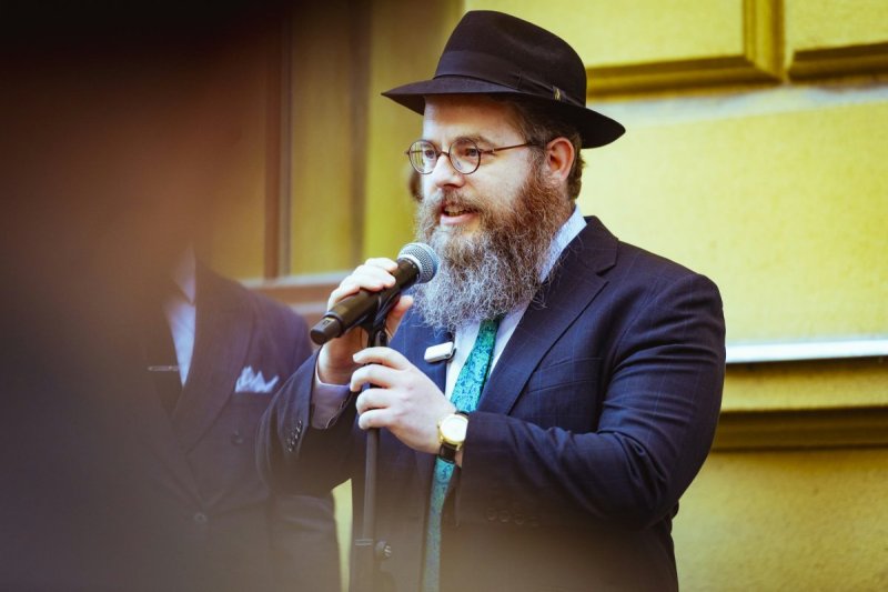 באדיבות המצלם