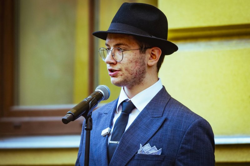 באדיבות המצלם