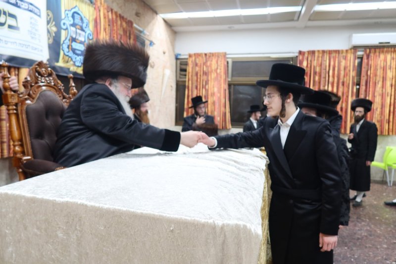 מ. אדלר