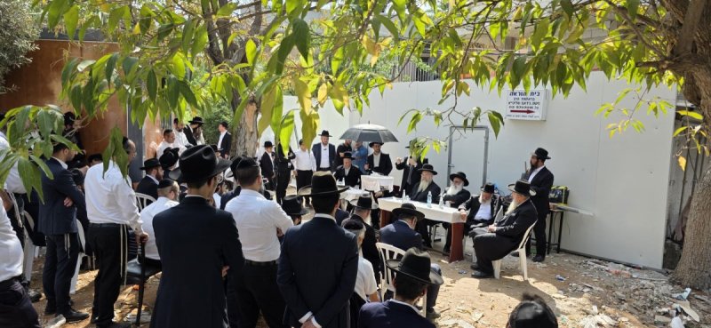 באדיבות המצלם