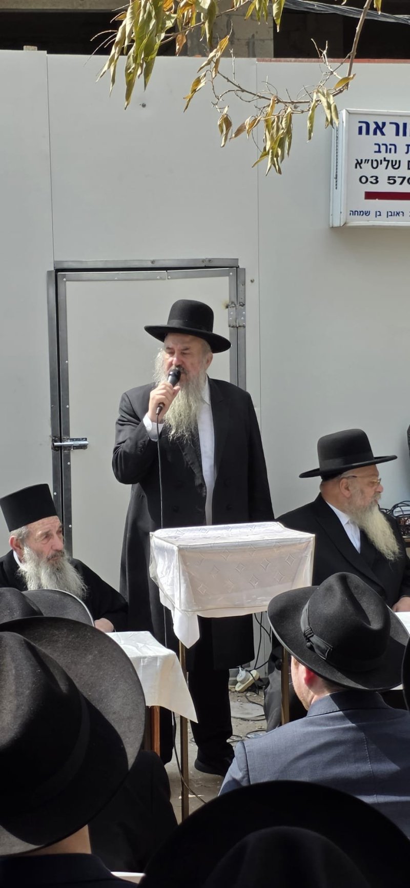 באדיבות המצלם