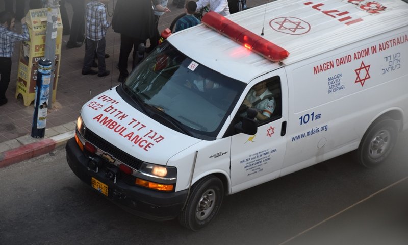 בת 80 נפלה מגובה בבני ברק - מותה נקבע במקום