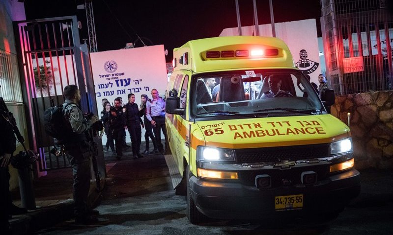 אמבולנס בתחנת משטרה בירושלים. אילוסטרציה, אין קשר לכתבה