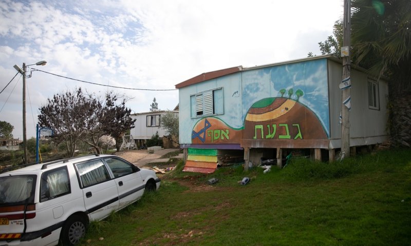 רוסיה דורשת הבהרות: רכב דיפלומטי רוסי הותקף באיו״ש